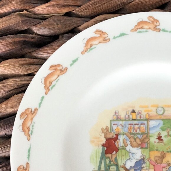 Royal Doulton Bunnykins Plate in Kitchen Scene Pattern - Picture 5 of 8